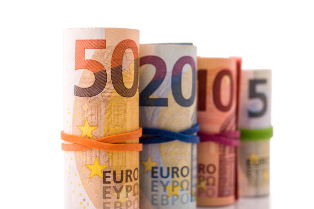 Euro Edges Up on ECB Hawks’ Comments, But Momentum Limited