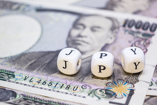 Yen Rises on BoJ Rate Speculation, But Gains Muted