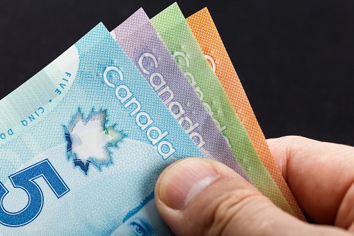Loonie Lifts on Hot Core Inflation, But BoC Cut Still in Play