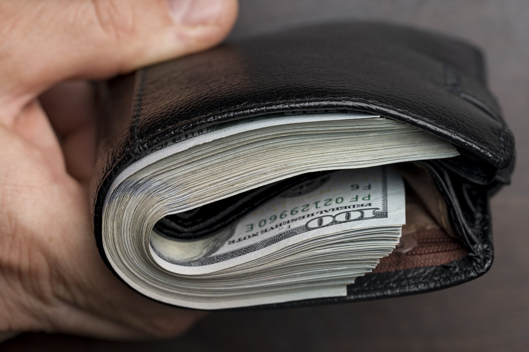 Dollar Stabilizes After Slide as Calm Returns to Markets