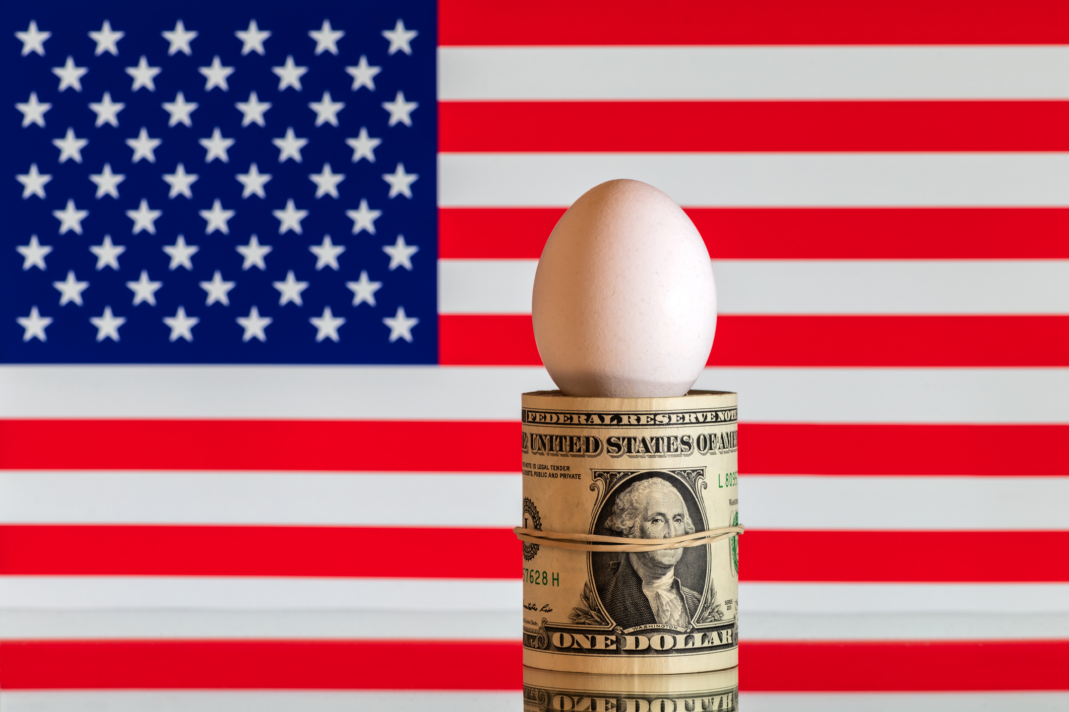 Dollar Stays Weak as Traders Weigh Hawkish PCE and Dovish Spending Signals