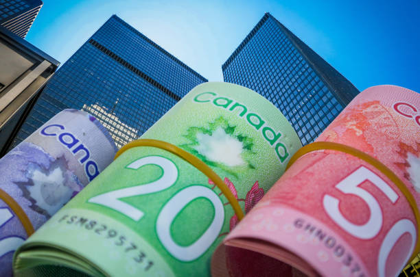 Loonie Rebounds on Strong Jobs Data, Sterling Hit by GDP Miss