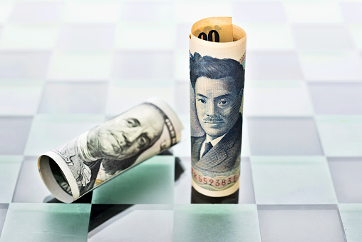 Short-Covering Continues to Lift Yen, EU Said to Brace for Tariff Fight