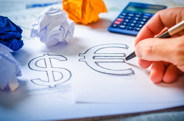 Dollar Struggles Despite Strong US Retail Sales, EUR/USD Eyes Key 1.1829 Resistance