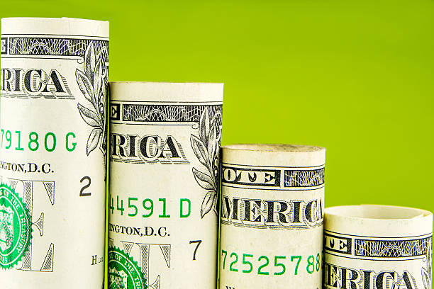 Dollar Slump Resumes as Traders Bet on Dovish Fed, Euro Shrugs Off France Downgrade